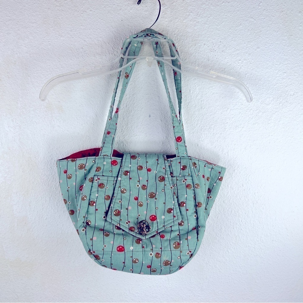 HANDMADE SHOULDER BAG W/4 slip pockets. 2 Straps w/11” drop. Washable. Lined